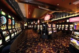 Meja European Roulette dengan dealer profesional di platform codeshop